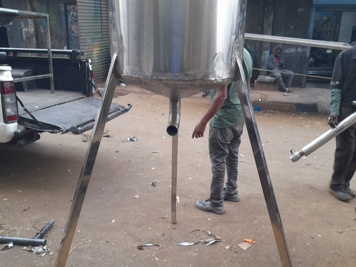 STAINLESS STORAGE TANK-200LTRS STAINLESS STORAGE TANK-200LTRS